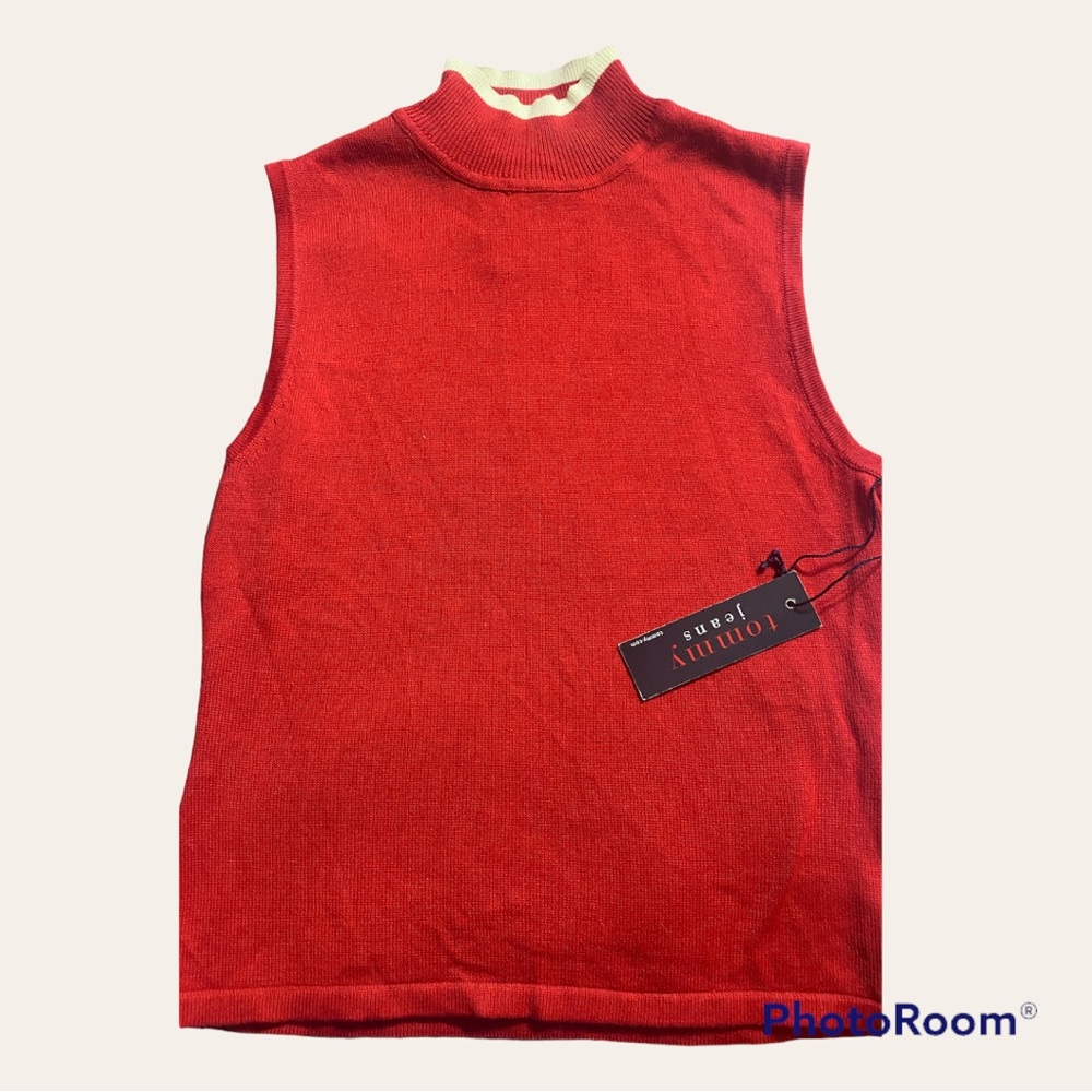 Women solid mock- neck sleeveless blouse